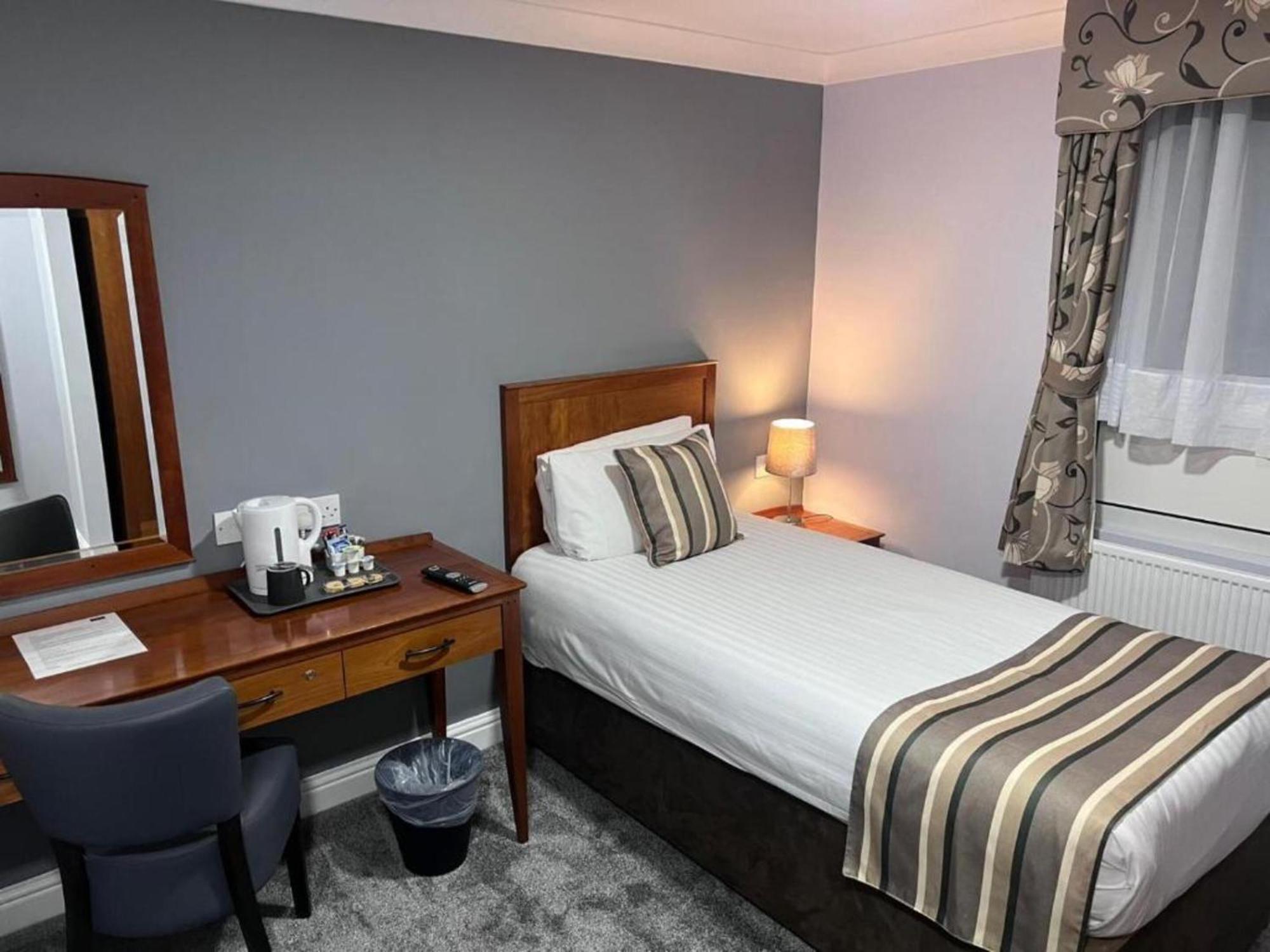 Dancenter East Midlands Airport Hotel Derby Bagian luar foto