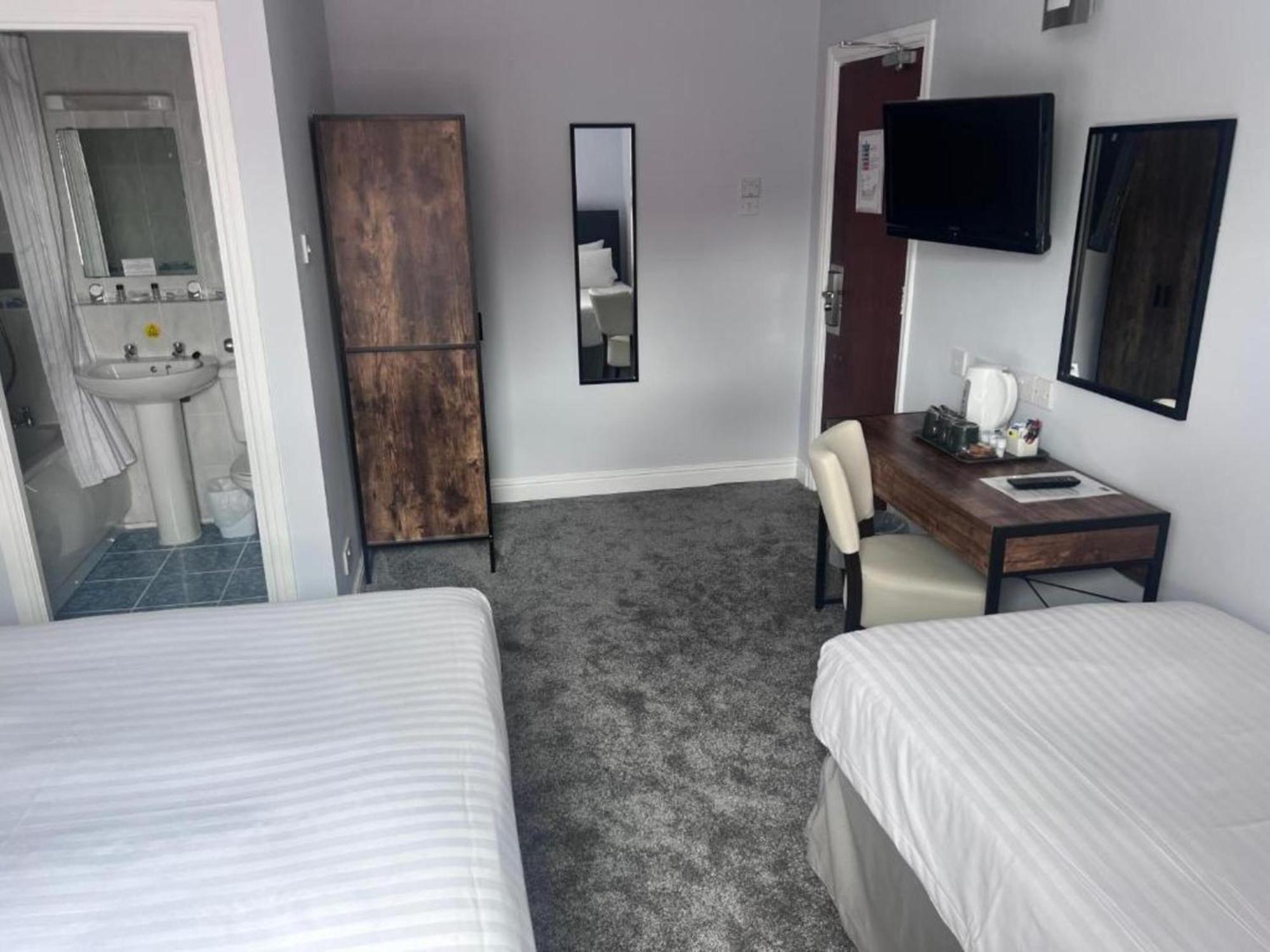 Dancenter East Midlands Airport Hotel Derby Bagian luar foto